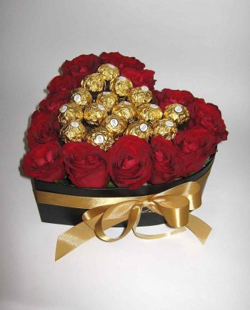 Box srce sa crvenim ružama i ferrero rocher