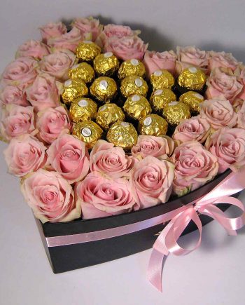 Box srce sa roze ružama i ferrero rocher