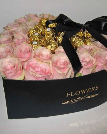 Box srce sa roze ružama i ferrero rocher