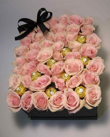 Box kocka sa roze ružama i ferrero rocher