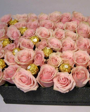Box kocka sa roze ružama i ferrero rocher